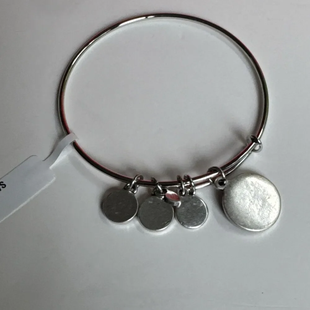 SOLVAR New with Tag Silver-tone Charm Bangle Claddagh Charm Bracelet 4 charms.